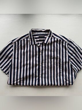 RW&CO Men’s Tailored Fit Striped Short Sleeve Button-Up Shirt